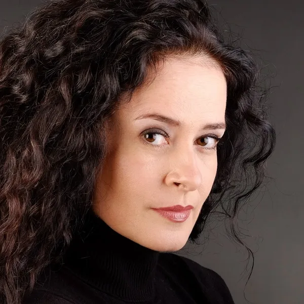 Houda Šaturová, Simona