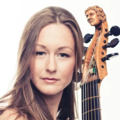 Karpeta, Julia
