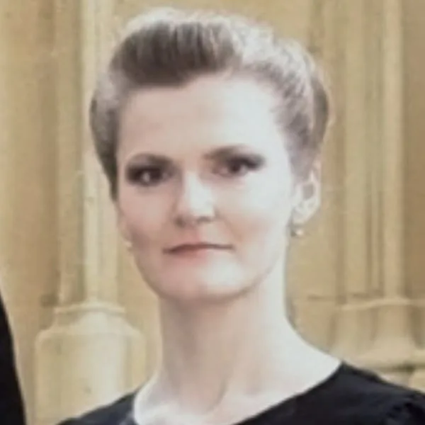 Urdová, Júlia