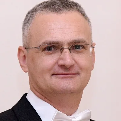 Vráblik, Roman