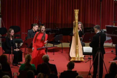 Quasars Ensemble – © Alexander Trizuljak