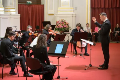 Quasars Ensemble – © Alexander Trizuljak