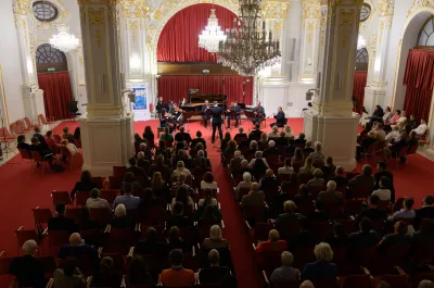 Quasars Ensemble – © Alexander Trizuljak